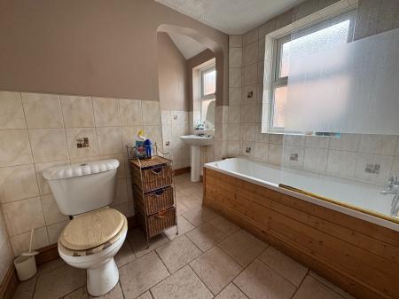 3 bedroom Semi-detached house for sale in Burton Road, Woodville, Swadlincote, DE11