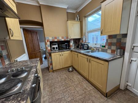 3 bedroom Semi-detached house for sale in Burton Road, Woodville, Swadlincote, DE11