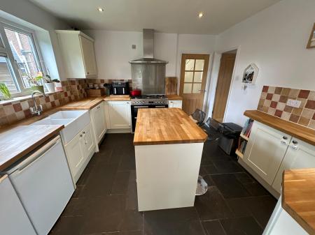 3 bedroom Semi-detached house for sale in Cedar Grove, Linton, Swadlincote, Derbyshire, DE12