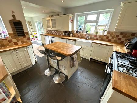 3 bedroom Semi-detached house for sale in Cedar Grove, Linton, Swadlincote, Derbyshire, DE12