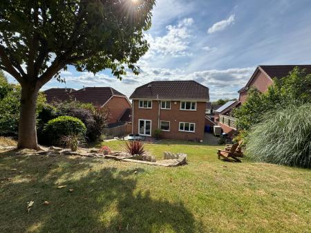 4 bedroom Detached house for sale in Derwent Road, Brizlincote Valley, Burton-on-Trent, DE15