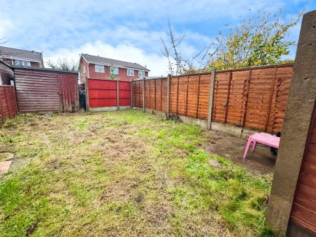 2 bedroom Maisonette for sale in Harlech Way, Burton-on-Trent, DE13