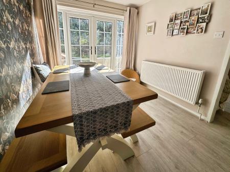 3 bedroom Detached house for sale in Hawthorn Crescent, Stapenhill, Burton-on-Trent, DE15