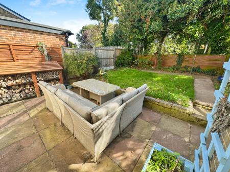 3 bedroom Detached house for sale in Hawthorn Crescent, Stapenhill, Burton-on-Trent, DE15