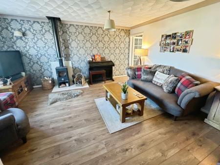 3 bedroom Detached house for sale in Hawthorn Crescent, Stapenhill, Burton-on-Trent, DE15