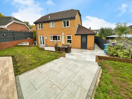 4 bedroom Detached house for sale in Kinver Road, Winshill, Burton-on-Trent, DE15