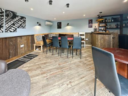 4 bedroom Detached house for sale in Kinver Road, Winshill, Burton-on-Trent, DE15