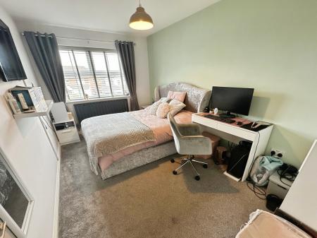 4 bedroom Detached house for sale in Kinver Road, Winshill, Burton-on-Trent, DE15