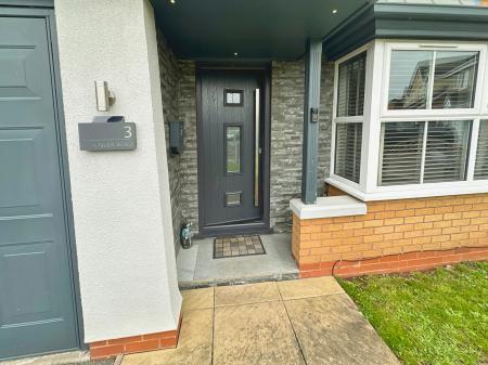 4 bedroom Detached house for sale in Kinver Road, Winshill, Burton-on-Trent, DE15