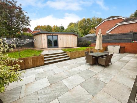 4 bedroom Detached house for sale in Kinver Road, Winshill, Burton-on-Trent, DE15