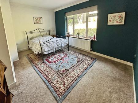 3 bedroom Detached house for sale in Lyndham Avenue, Stapenhill, Burton-on-Trent, DE15