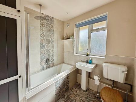 3 bedroom Detached house for sale in Lyndham Avenue, Stapenhill, Burton-on-Trent, DE15