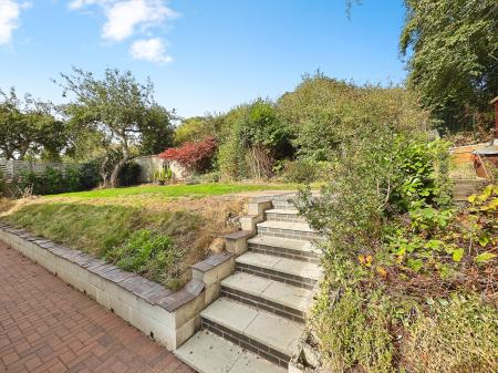 3 bedroom Detached house for sale in Lyndham Avenue, Stapenhill, Burton-on-Trent, DE15