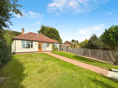 3 bedroom Detached house for sale in Lyndham Avenue, Stapenhill, Burton-on-Trent, DE15