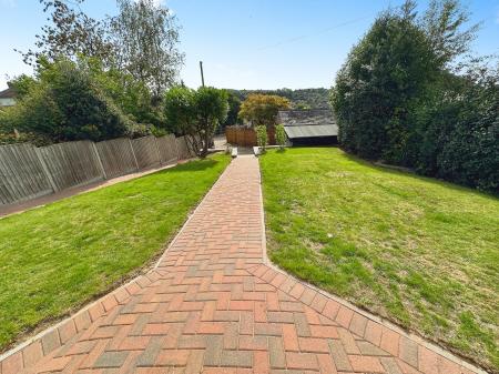 3 bedroom Detached house for sale in Lyndham Avenue, Stapenhill, Burton-on-Trent, DE15