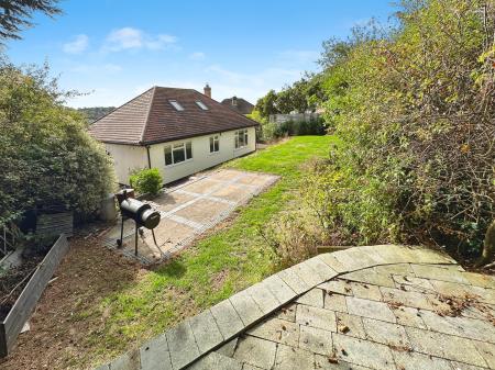 3 bedroom Detached house for sale in Lyndham Avenue, Stapenhill, Burton-on-Trent, DE15