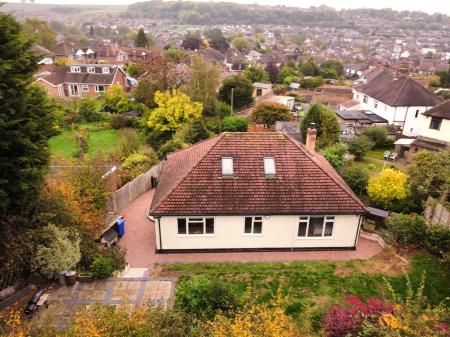 3 bedroom Detached house for sale in Lyndham Avenue, Stapenhill, Burton-on-Trent, DE15