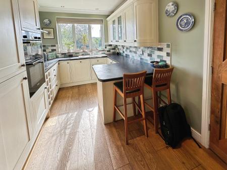 3 bedroom Detached house for sale in Lyndham Avenue, Stapenhill, Burton-on-Trent, DE15