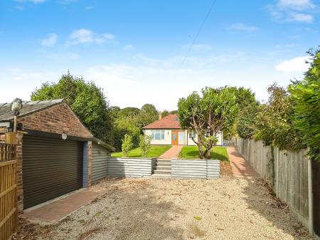 3 bedroom Detached house for sale in Lyndham Avenue, Stapenhill, Burton-on-Trent, DE15