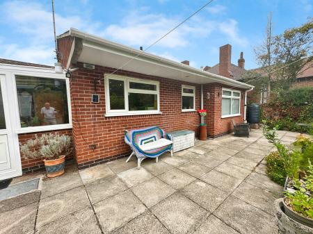 2 bedroom Bungalow for sale in Midway Road, Swadlincote, DE11