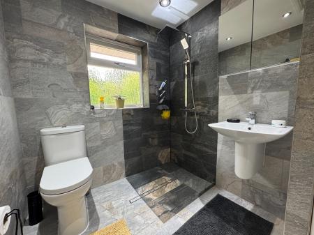 2 bedroom Bungalow for sale in Midway Road, Swadlincote, DE11