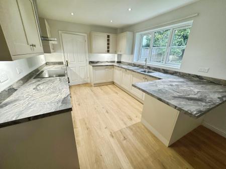 4 bedroom Detached house for sale in Newton Road, Burton-on-Trent, DE15