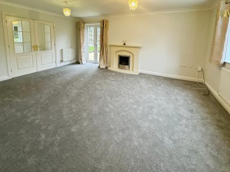 4 bedroom Detached house for sale in Newton Road, Burton-on-Trent, DE15