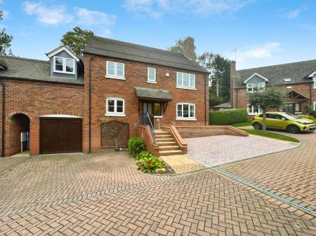 4 bedroom Detached house for sale in Newton Road, Burton-on-Trent, DE15