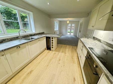 4 bedroom Detached house for sale in Newton Road, Burton-on-Trent, DE15