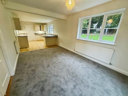 4 bedroom Detached house for sale in Newton Road, Burton-on-Trent, DE15
