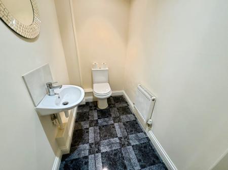 4 bedroom Detached house for sale in Newton Road, Burton-on-Trent, DE15