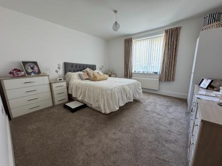 2 bedroom Flat for sale in Oakland Village, Swadlincote, DE11