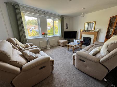 2 bedroom Flat for sale in Oakland Village, Swadlincote, DE11