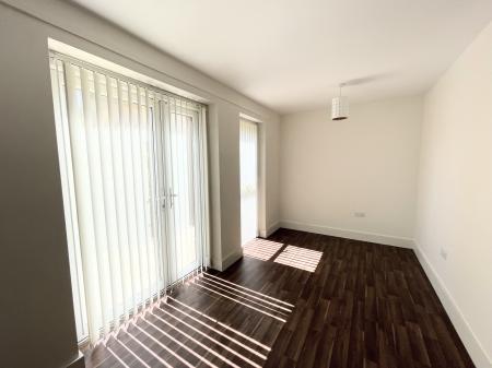 2 bedroom Flat for sale in Oaklands Village, Swadlincote, Derbyshire, DE11