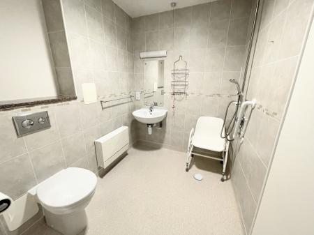 2 bedroom Flat for sale in Oaklands Village, Swadlincote, Derbyshire, DE11