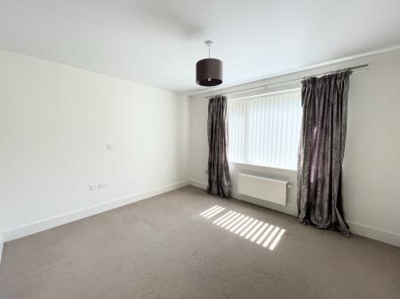 2 bedroom Flat for sale in Oaklands Village, Swadlincote, Derbyshire, DE11