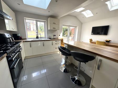 4 bedroom Detached house for sale in Queens Drive, Midway, Swadlincote, DE11