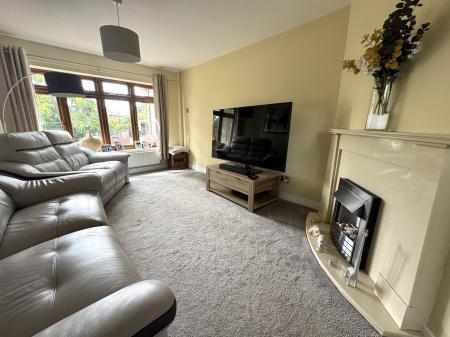 4 bedroom Detached house for sale in Queens Drive, Midway, Swadlincote, DE11