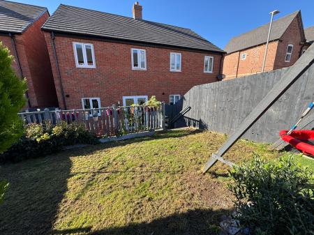 3 bedroom Semi-detached house for sale in Rosliston Road, Stapenhill, Burton-on-Trent, DE15