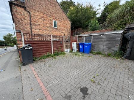 4 bedroom Detached house for sale in Stanton Road, Stapenhill, Burton-on-Trent, DE15