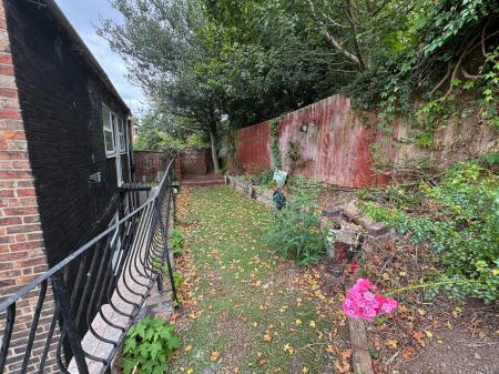 4 bedroom Detached house for sale in Stanton Road, Stapenhill, Burton-on-Trent, DE15