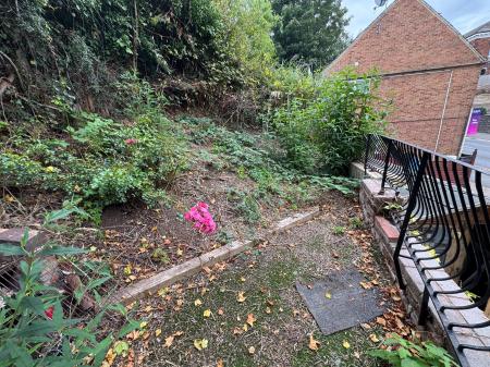 4 bedroom Detached house for sale in Stanton Road, Stapenhill, Burton-on-Trent, DE15