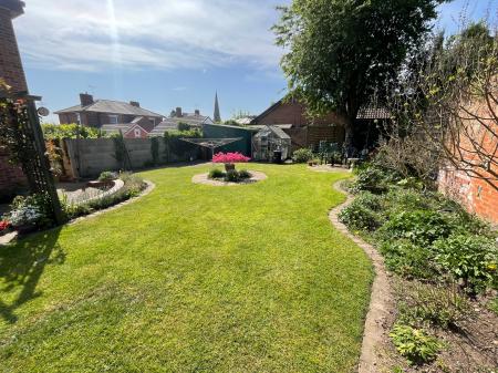 4 bedroom Detached house for sale in The Drive, Rolleston Road, Burton-on-Trent, DE13