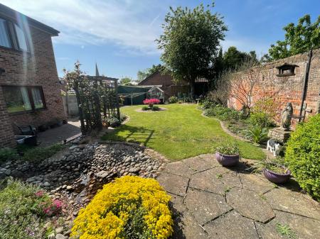 4 bedroom Detached house for sale in The Drive, Rolleston Road, Burton-on-Trent, DE13