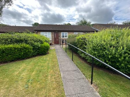 2 bedroom Semi-detached bungalow for sale in The Wickets, Stapenhill, Burton-on-Trent, DE15