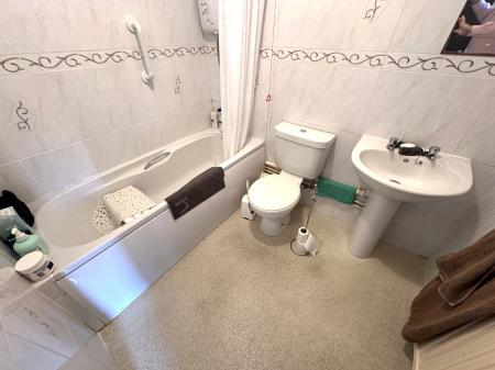 2 bedroom Semi-detached bungalow for sale in The Wickets, Stapenhill, Burton-on-Trent, DE15