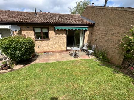 2 bedroom Semi-detached bungalow for sale in The Wickets, Stapenhill, Burton-on-Trent, DE15