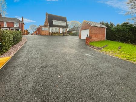 3 bedroom Detached house for sale in Wood Lane, Newhall, Swadlincote, Derbyshire, DE11