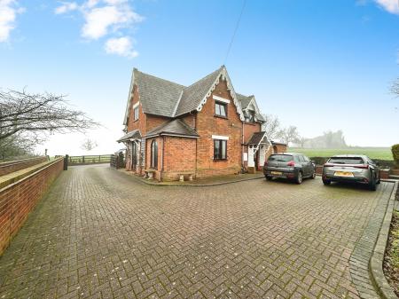3 bedroom Detached house for sale in Tatenhill Common, Rangemore, Burton-on-Trent, DE13