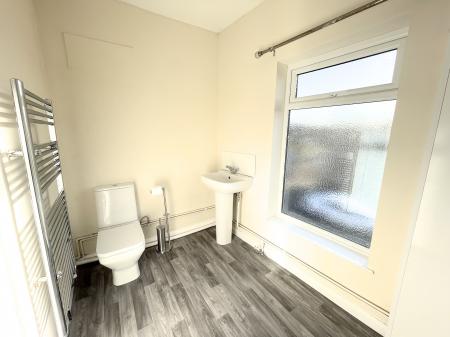 2 bedroom Flat to let in James Street, Swadlincote, DE11